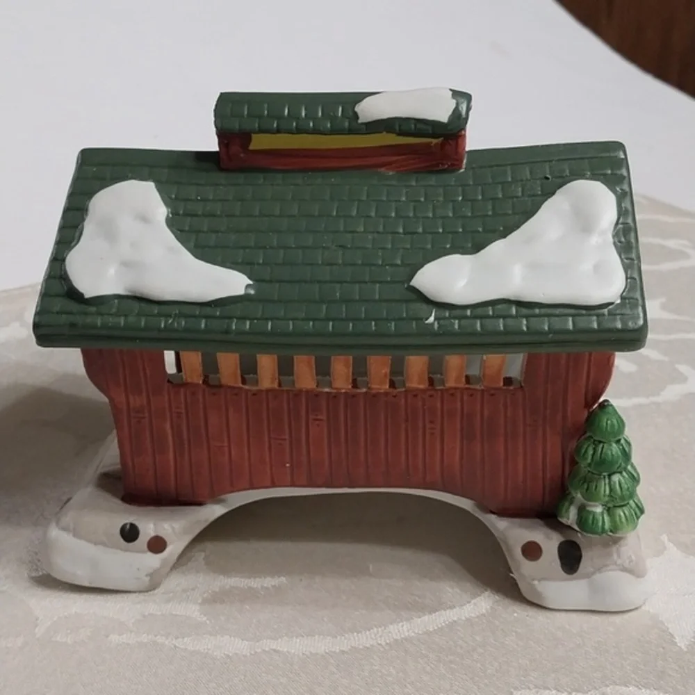 Lemax Dickensvale Vintage 1991 Porcelain Oak Ridge‎ Covered Bridge Hand Painted